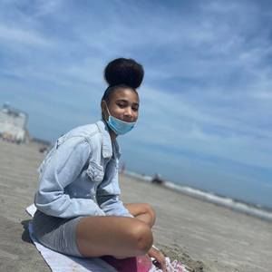 Meet your Posher, Aja